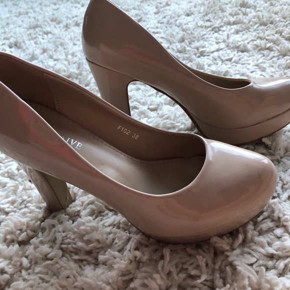 Brand new women shoes ! - Picture 3 of 7